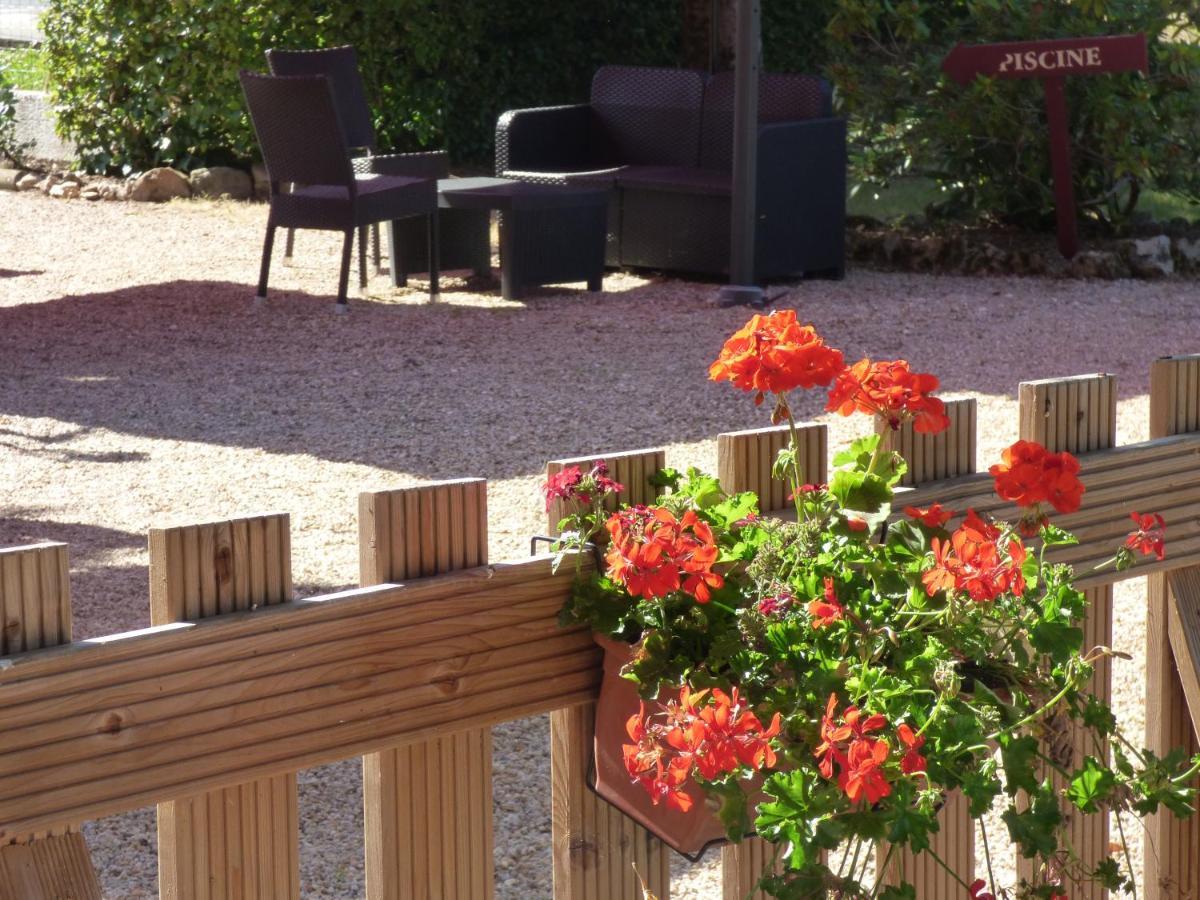 Le Chalet De La Foret Hotel 3 Etoiles Et Restaurant Vierzon Dış mekan fotoğraf