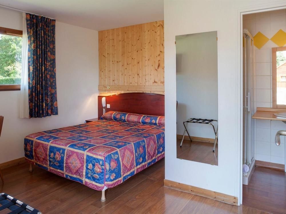 Le Chalet De La Foret Hotel 3 Etoiles Et Restaurant Vierzon Dış mekan fotoğraf