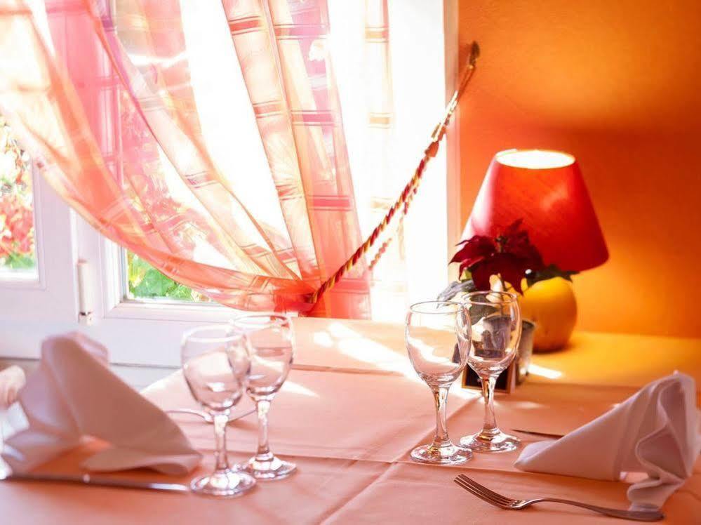 Le Chalet De La Foret Hotel 3 Etoiles Et Restaurant Vierzon Dış mekan fotoğraf