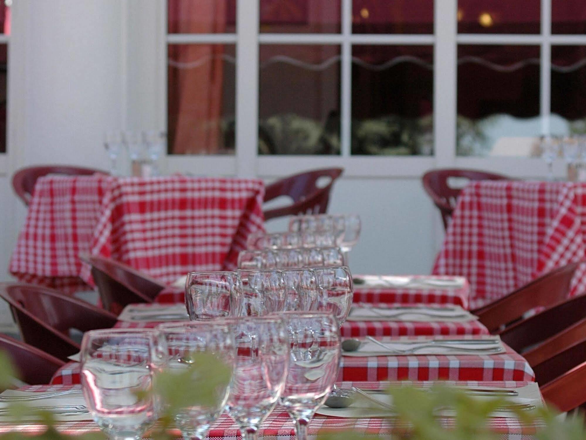 Le Chalet De La Foret Hotel 3 Etoiles Et Restaurant Vierzon Dış mekan fotoğraf
