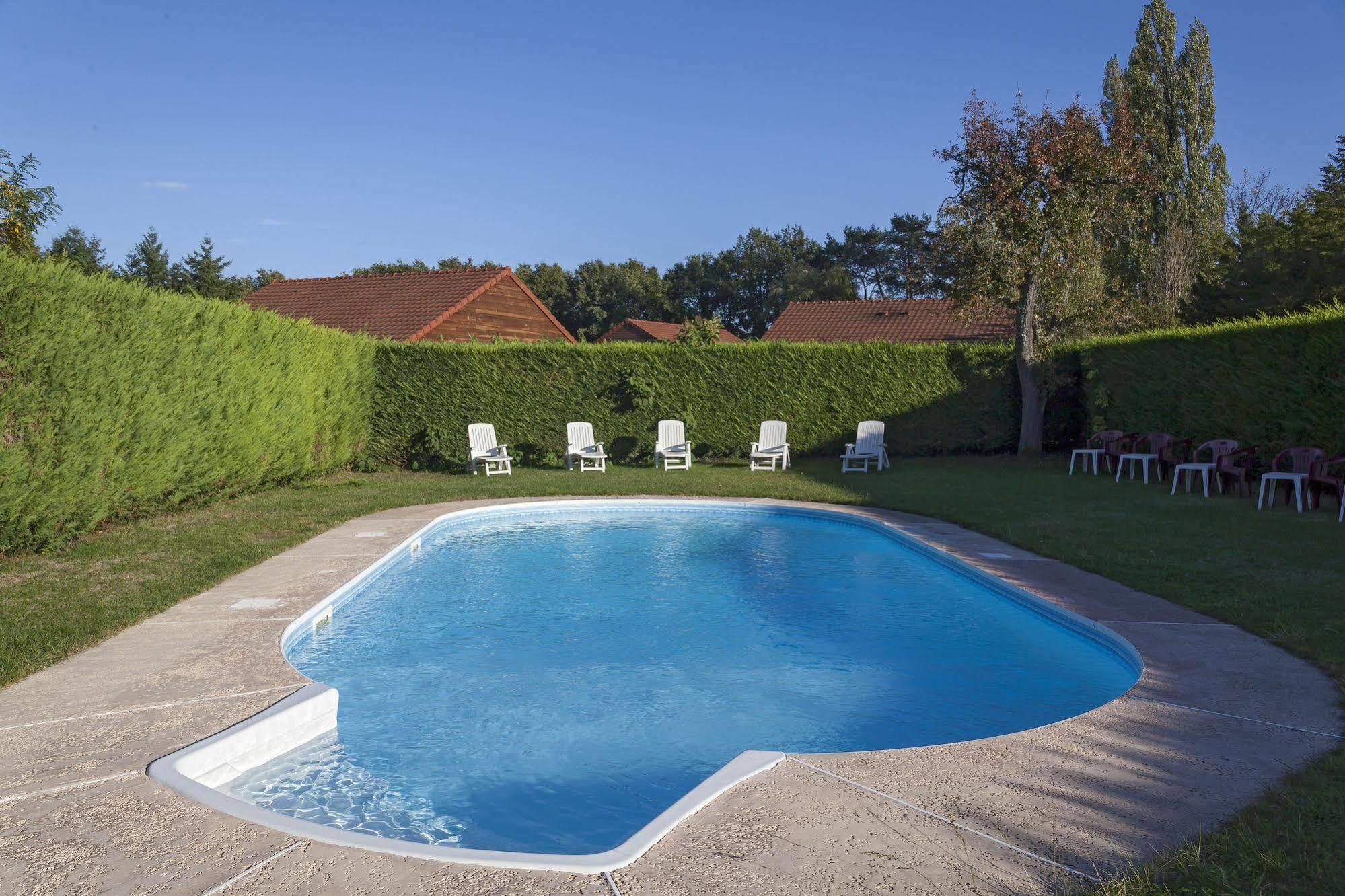 Le Chalet De La Foret Hotel 3 Etoiles Et Restaurant Vierzon Dış mekan fotoğraf